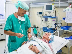 Patient bei der OP-Vorbereitung